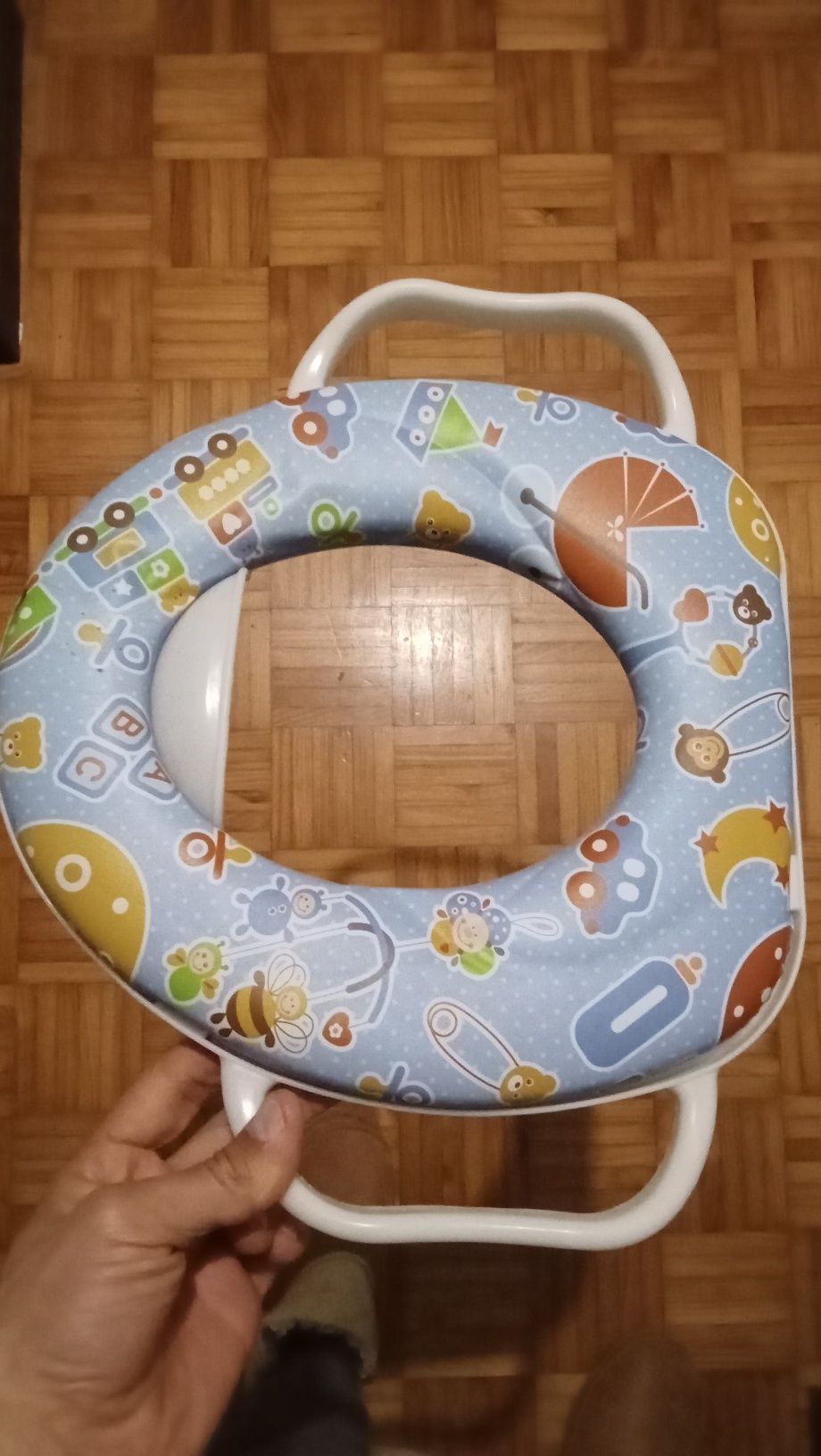 Vendo vários utensílios de bebé