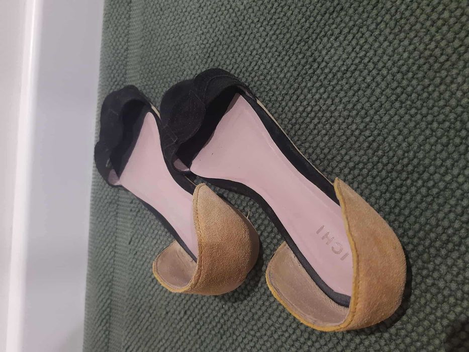 Czarno beżowe/złote klapki z zakrytą stopą