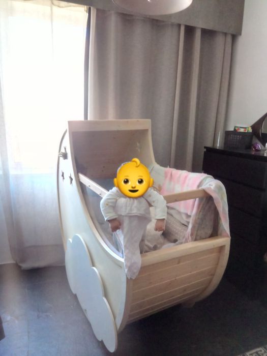 Berço em forma de lua