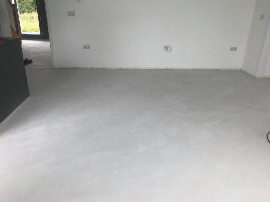 Posadzka dekoracyjna Mikrocement zamiast płytek panel winylu itpi