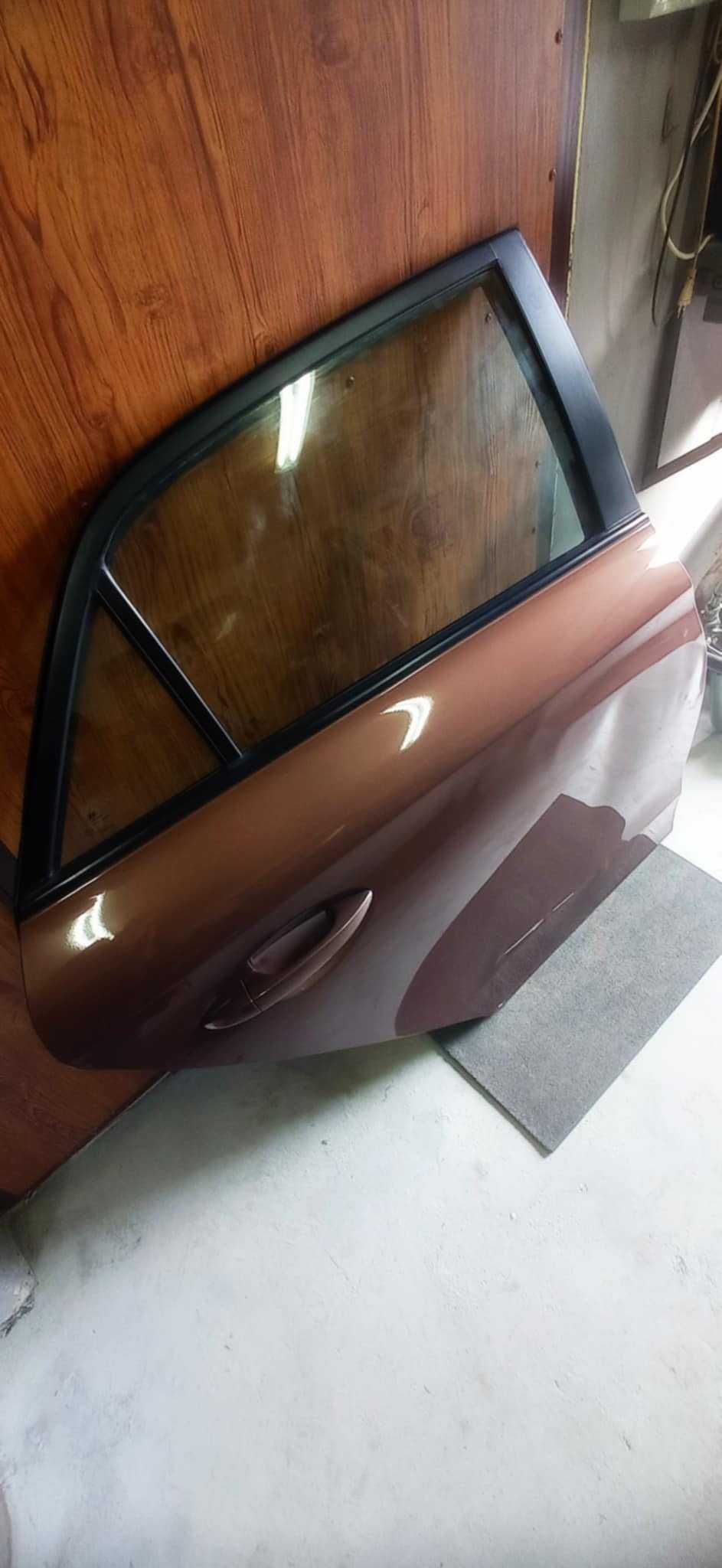 Hyundai I20 II drzwi prawy tył