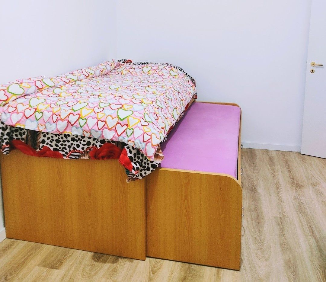 Cama dupla menina.