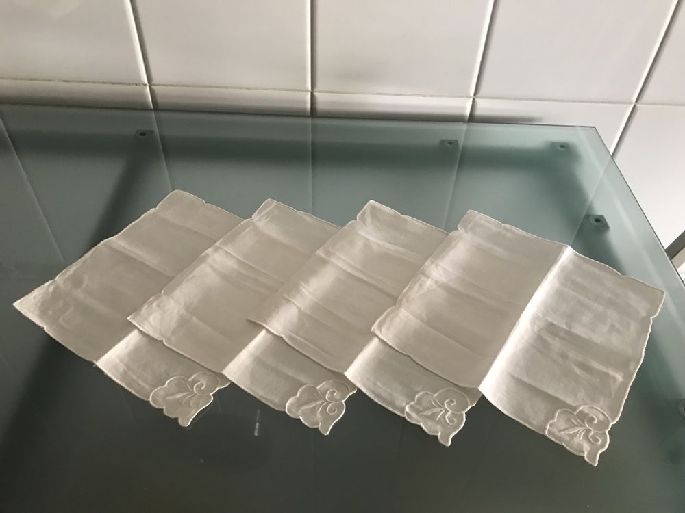 Guardanapos de linho bordados