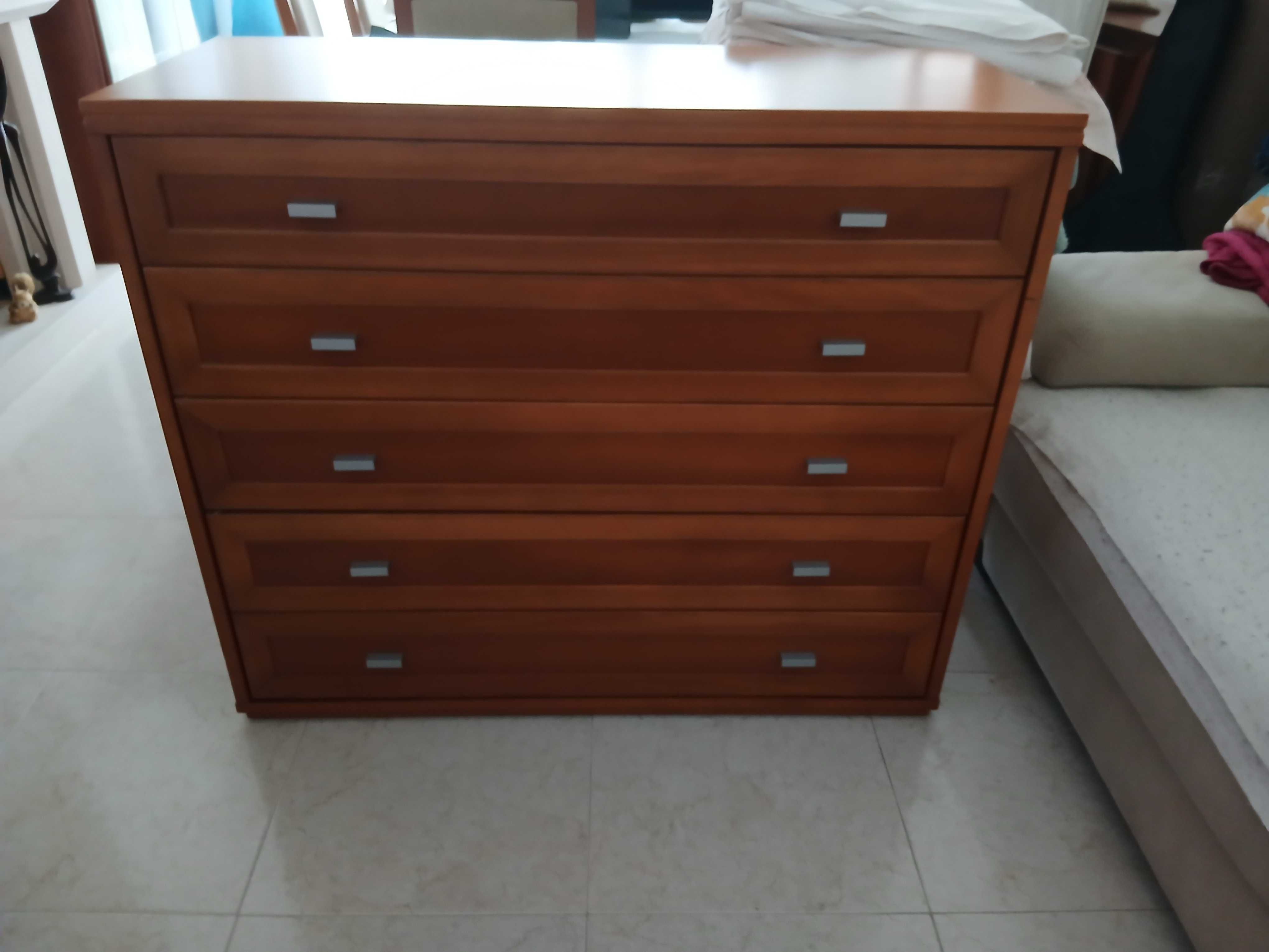 Quarto de casal em madeira maciça