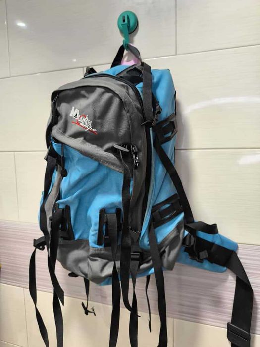 Mochila Monte campo 60Lt Impecável