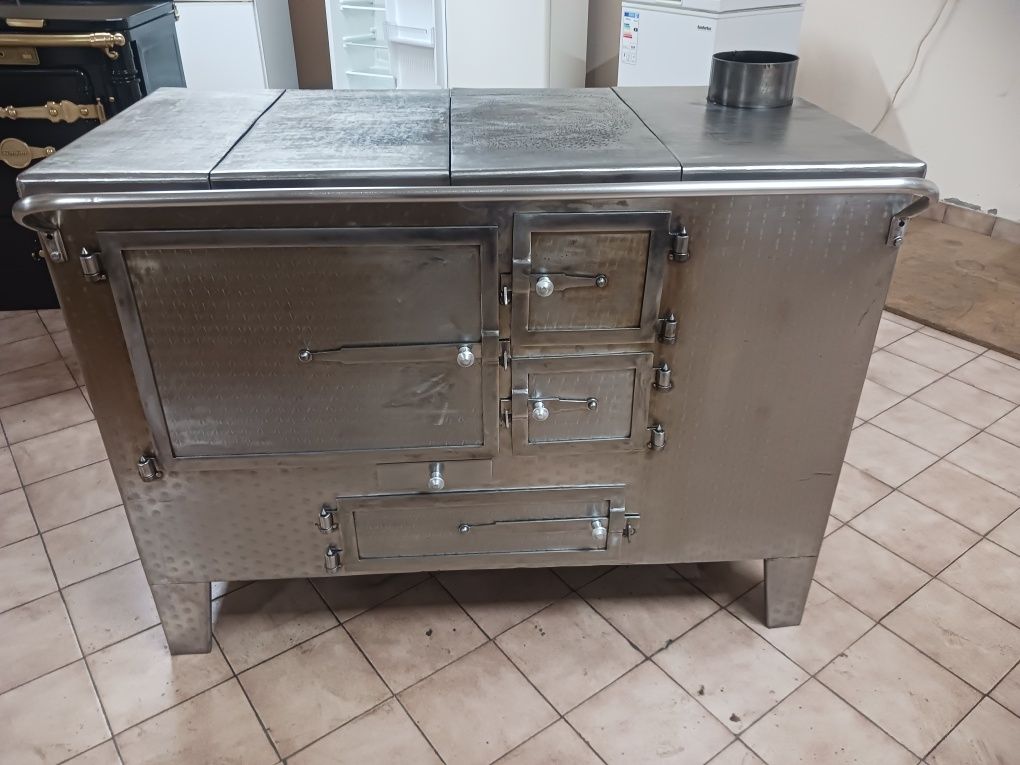 Vendo fogao em ferro inox com serpentina para aquecimento central em ó