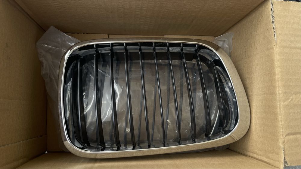 Peças NOVAS BMW: Grelha Capo E46, Farolim 3 Sedan E90, Farol LD E60