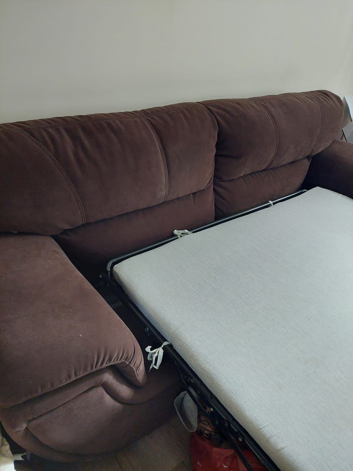 Sofa plus dwie pufy