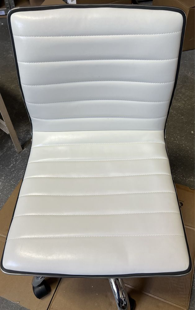 Krzesło obrotowe białe