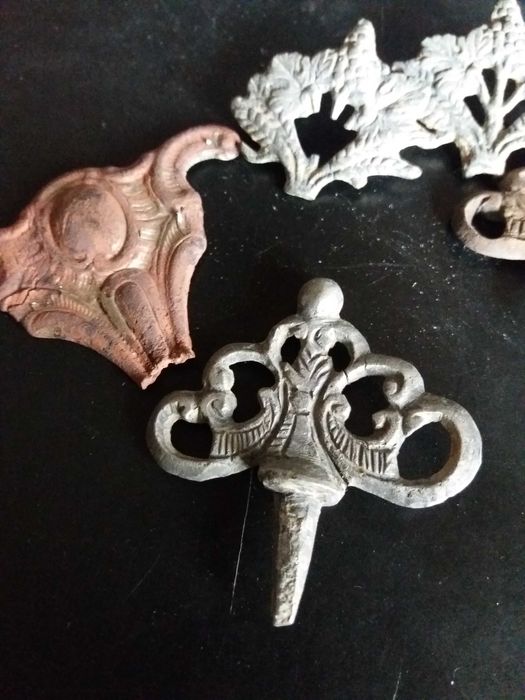 Мебельные аксесуары, старинные.