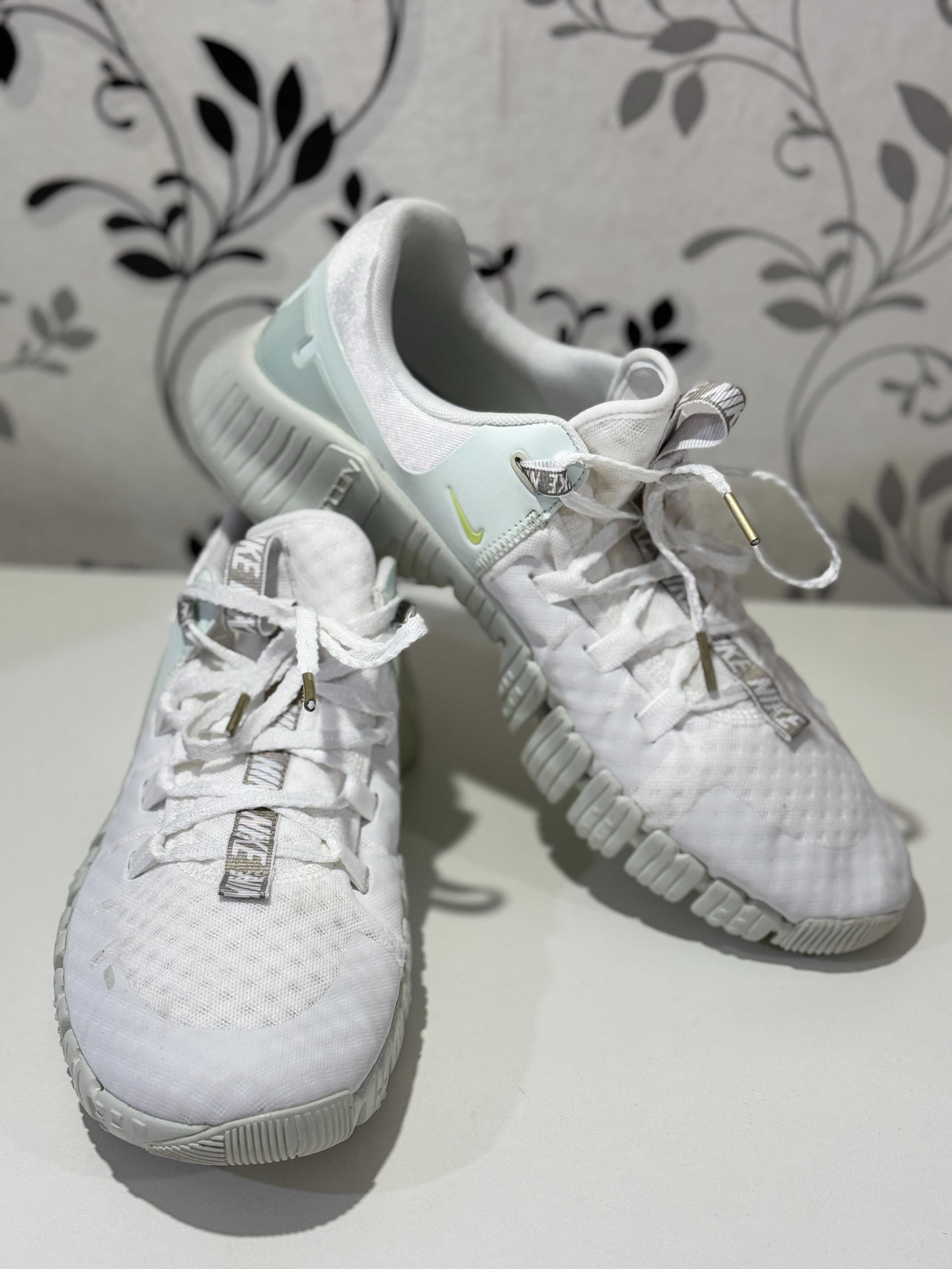 Кросівки тренувальні чоловічі Nike Free Metcon 5 PRM FJ1548-100, 44.5р