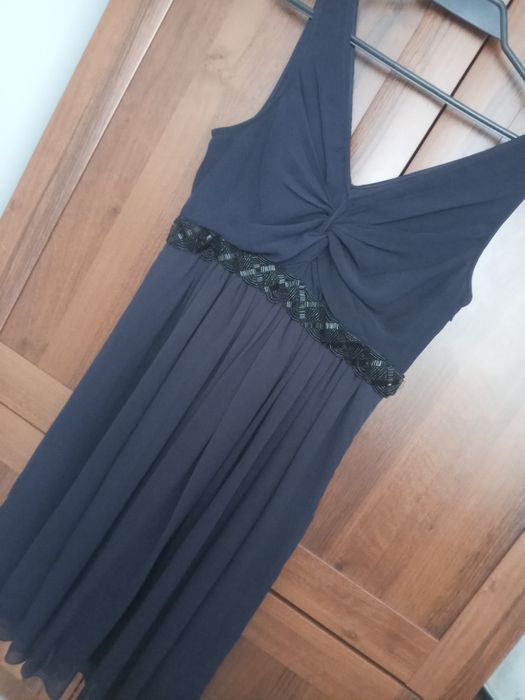 Elegancka sukienka w rozmiarze M