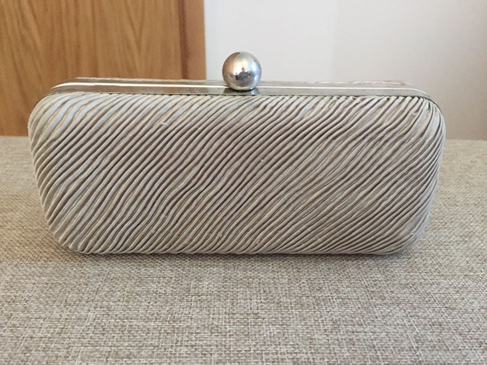 Clutch de festa com alça de corrente