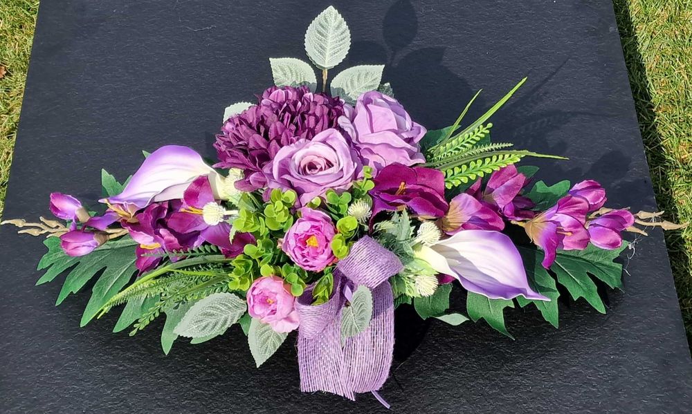 Kompozycja kwiatowa na grób cmentarz stroik ikebana Z244