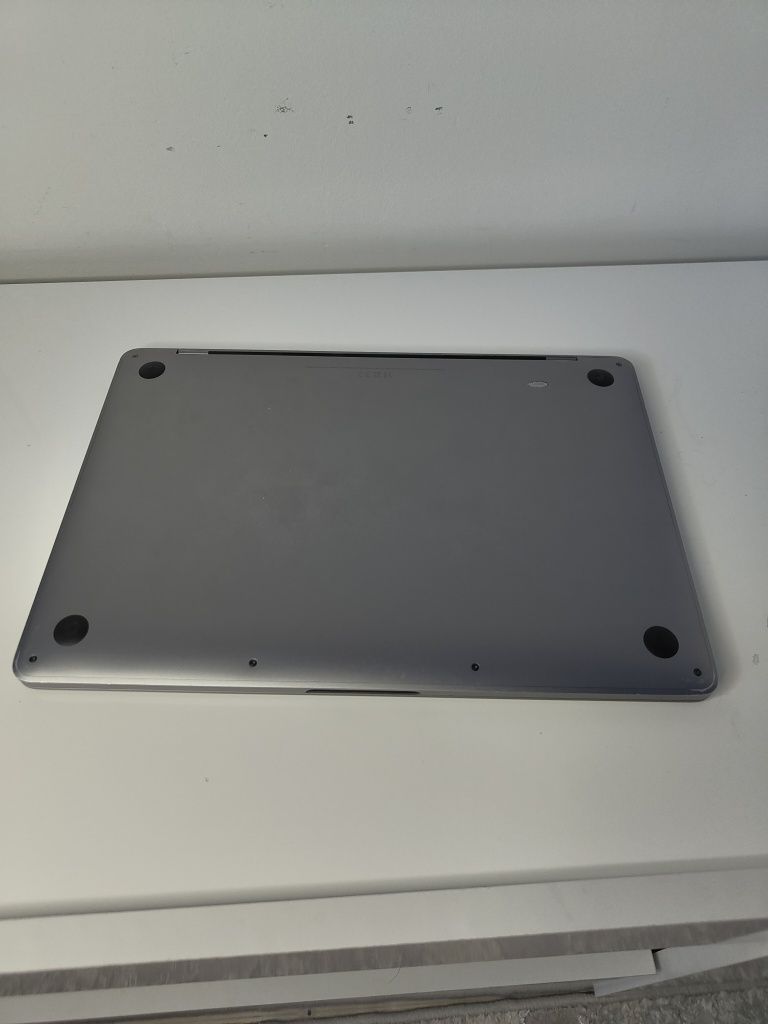 Ноутбук macbook pro 13 2017 / а 1708 /i5/8 ГБ/SSD 128