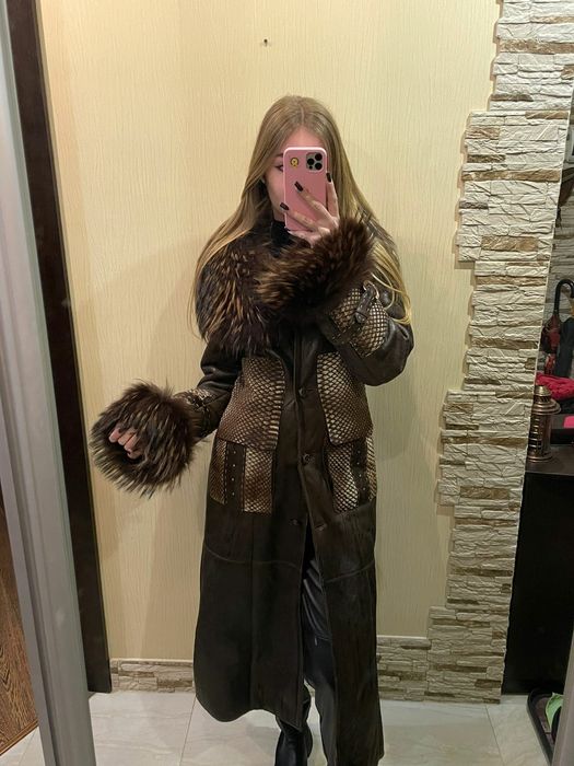 Дублянка натуральна оздоблена хутром єнота зі вставками