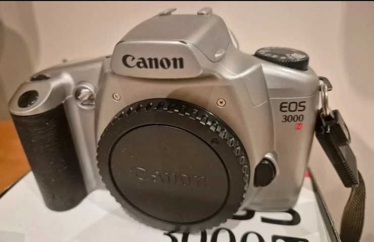 Máquina fotográfica Canon EOS 3000