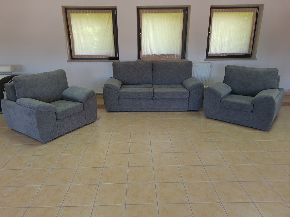 Sofa rozkładana z dwoma fotelami