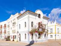 Apartamento no centro de Tavira vendido em conjunto com espaço come...