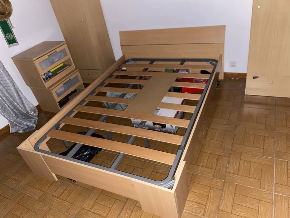 Cama casal com estrado