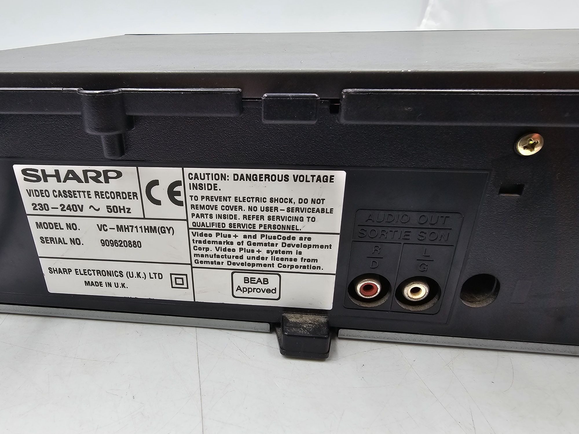 Magnetowid VHS Sharp VC-MH711