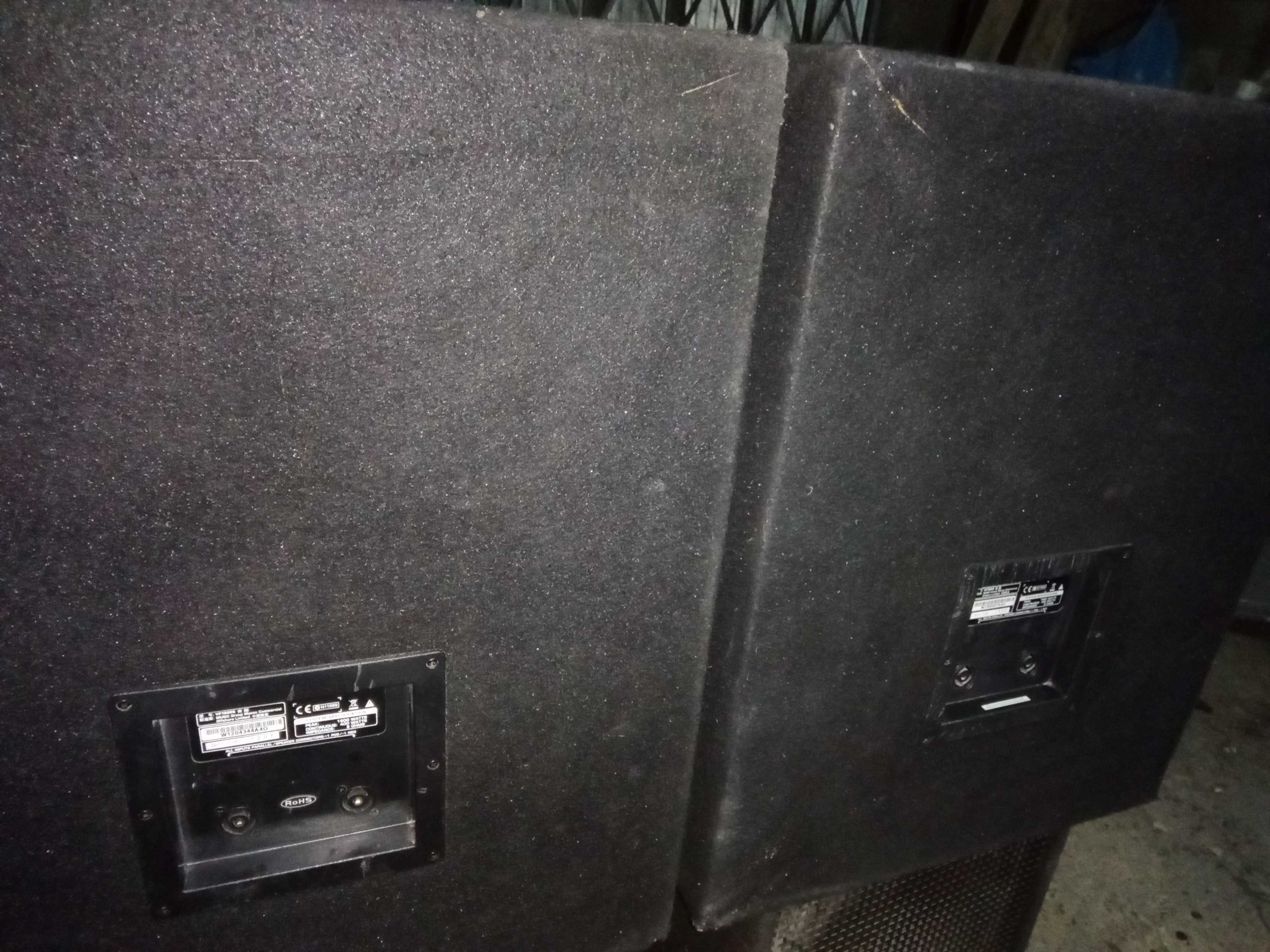 colunas graves Behringer VP1800S