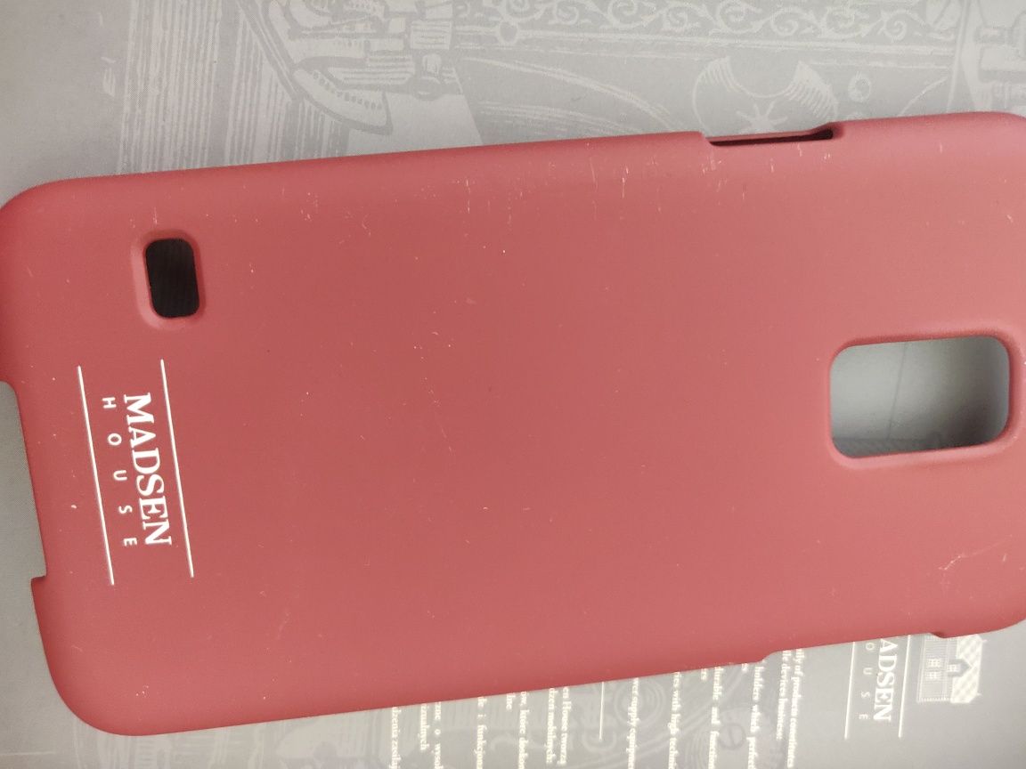 Nakładka z satynowego plastiku Madsen House bordowa do Samsung Galaxy