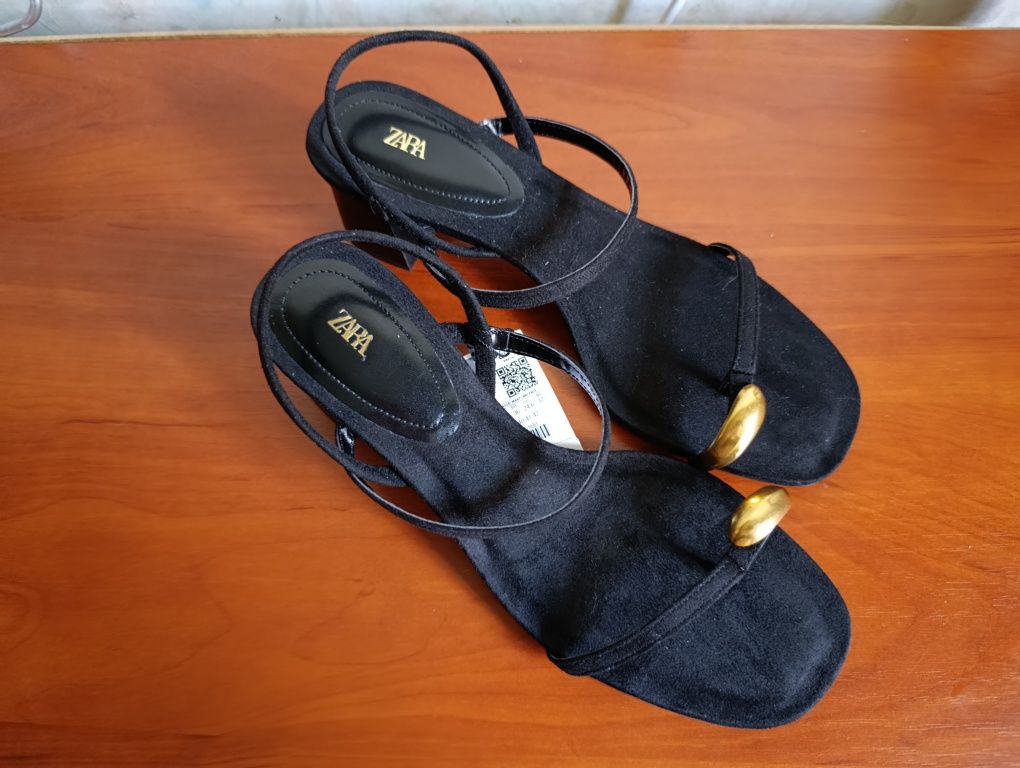 Новые босоножки Zara 37 р.