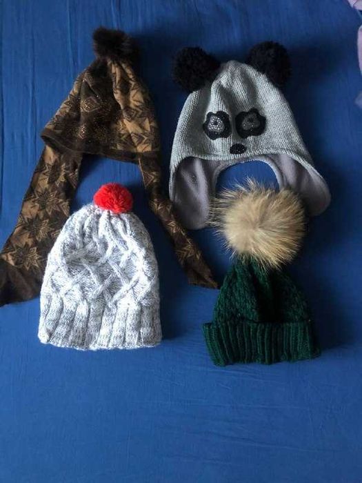 Продам вязаные шапки одним лотом