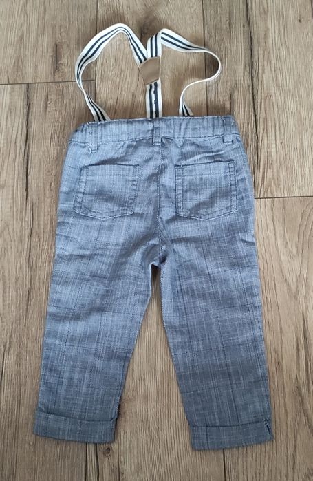Spodnie dziecięce na szelkach szare 80