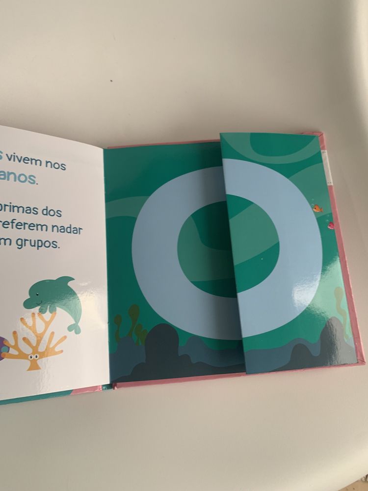 Livro criança infantil vogais