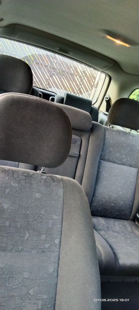 Samochód osobowy Opel Zafira 1,8 A rok2000