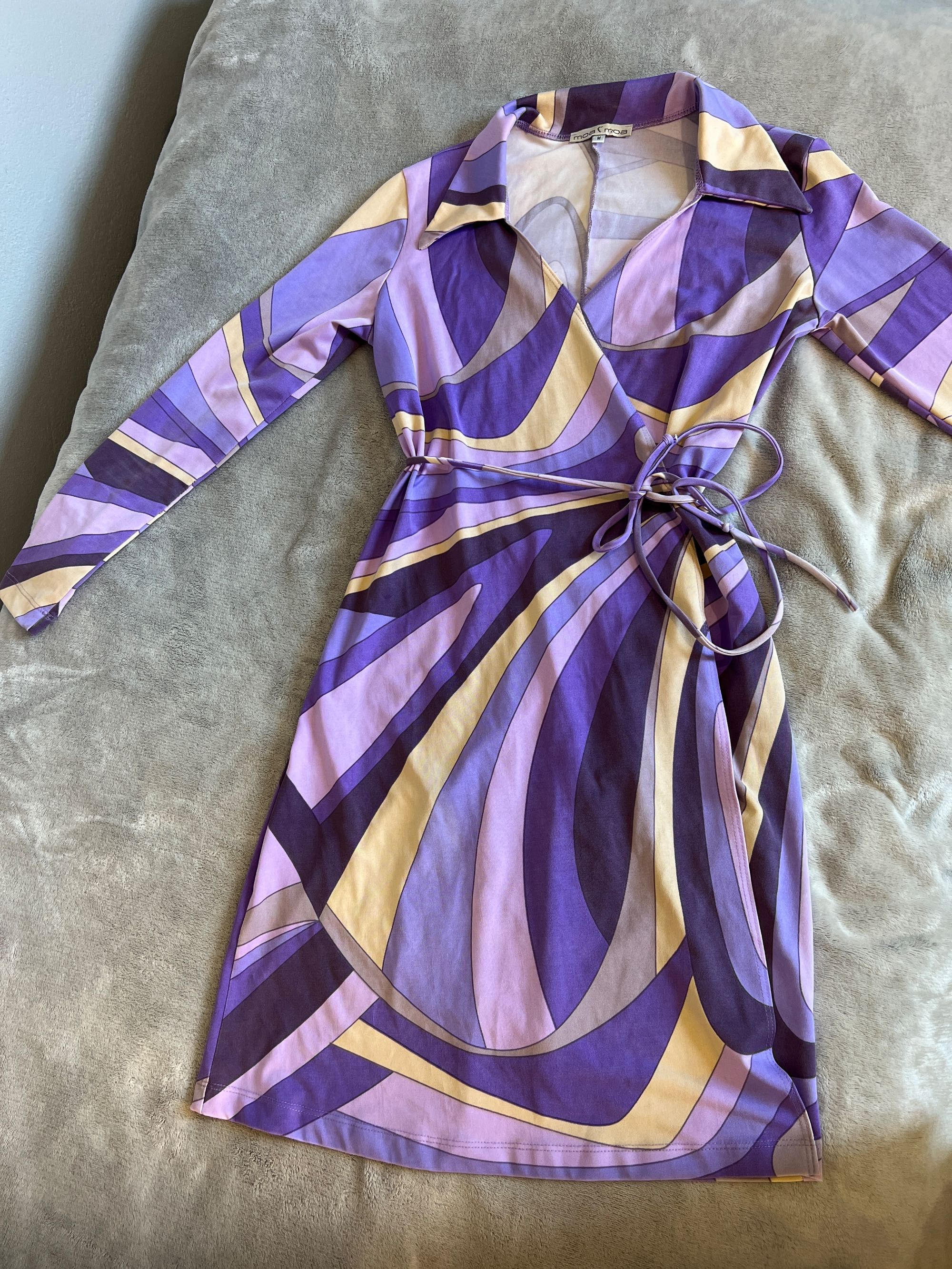 Sukienka szlafrokowa / wiązana fioletowa