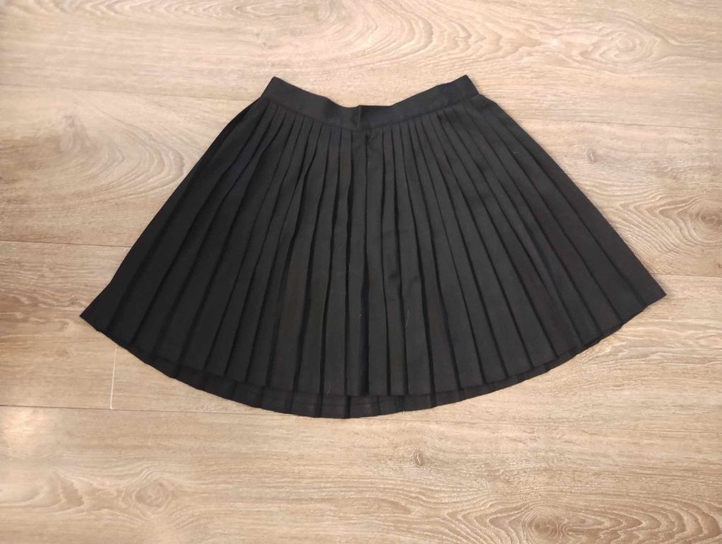 Czarna spódniczka mini plisowana