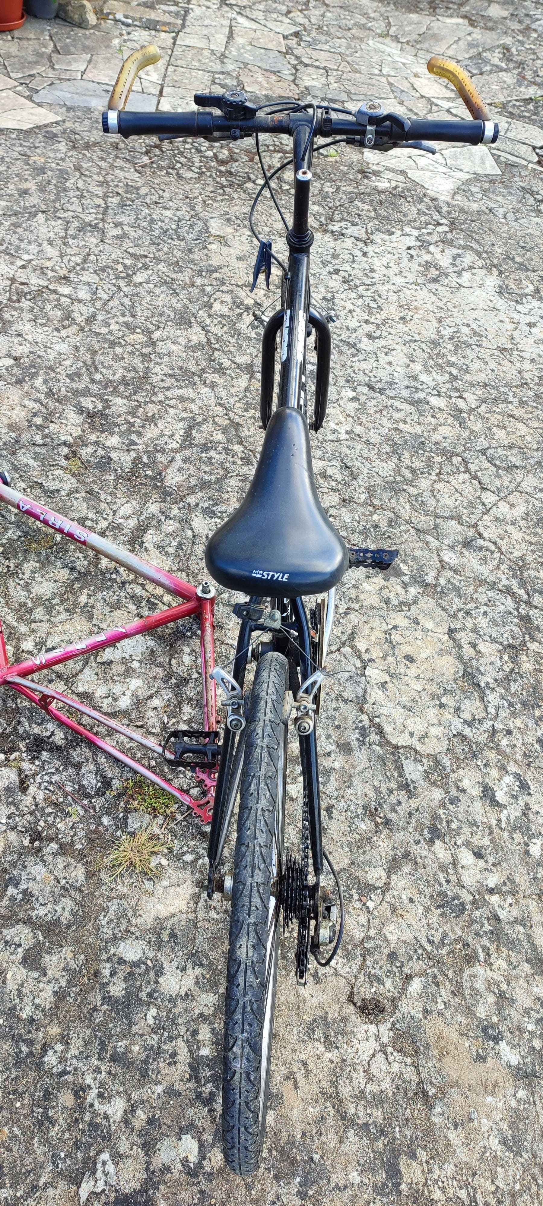 Bicicleta, rodas 26 polg., 18 mudanças Shimano
