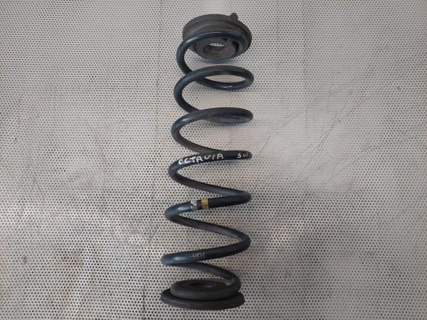 Mola de suspensão trás direita SKODA Octavia II Hatchback (1Z3)