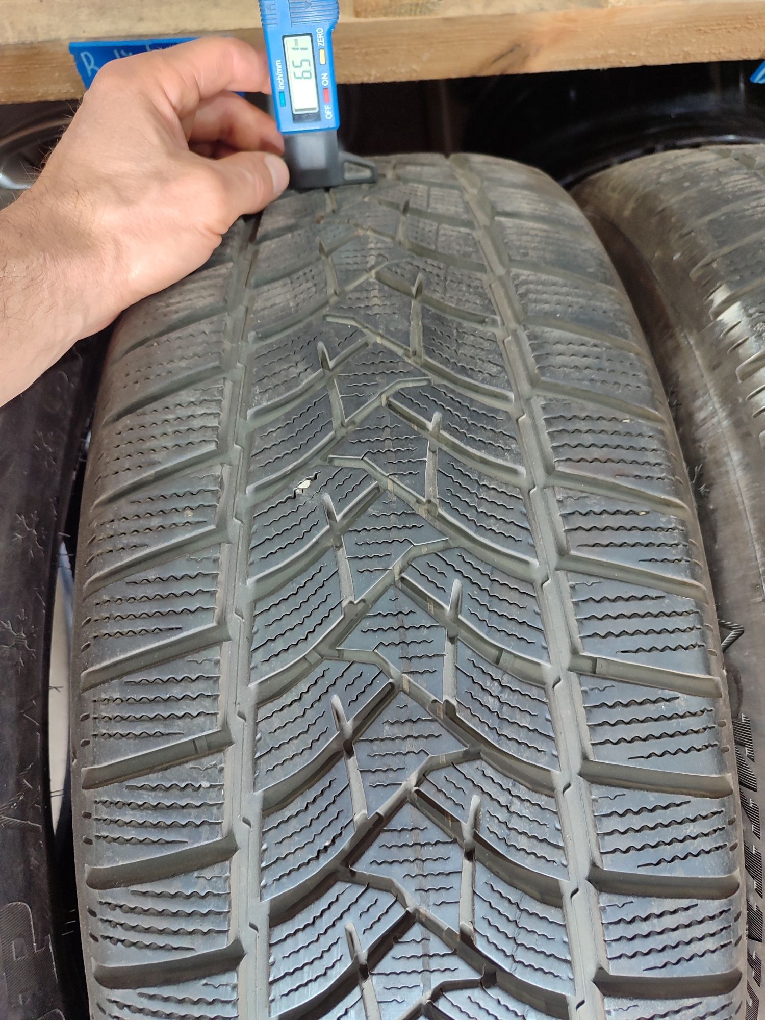 Резина зима 235.55.19 dunlop пара