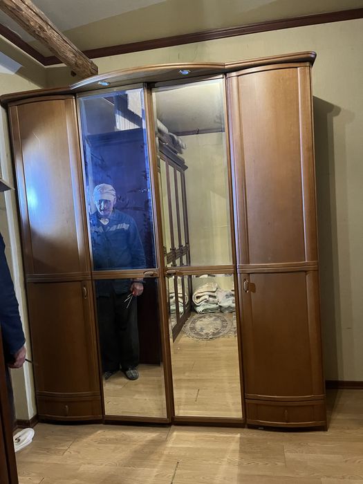 Продається шафа 4-рьох дверна,фабрична,виробник Німеччина,в ідеальному