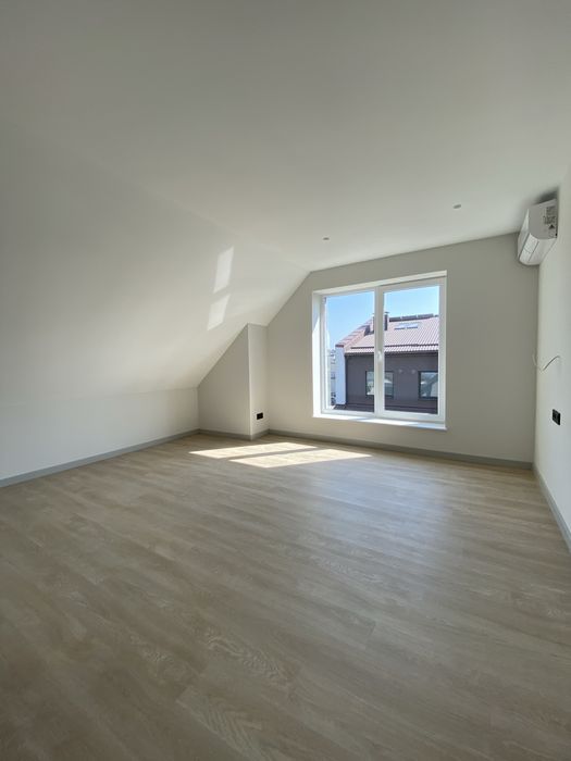 Стильний будинок з дизайнерським ремонтом 165 м2 на 5 сотках