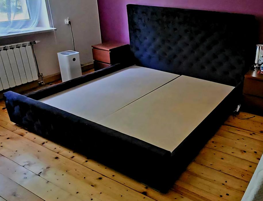Łóżko 200cm×200cm.