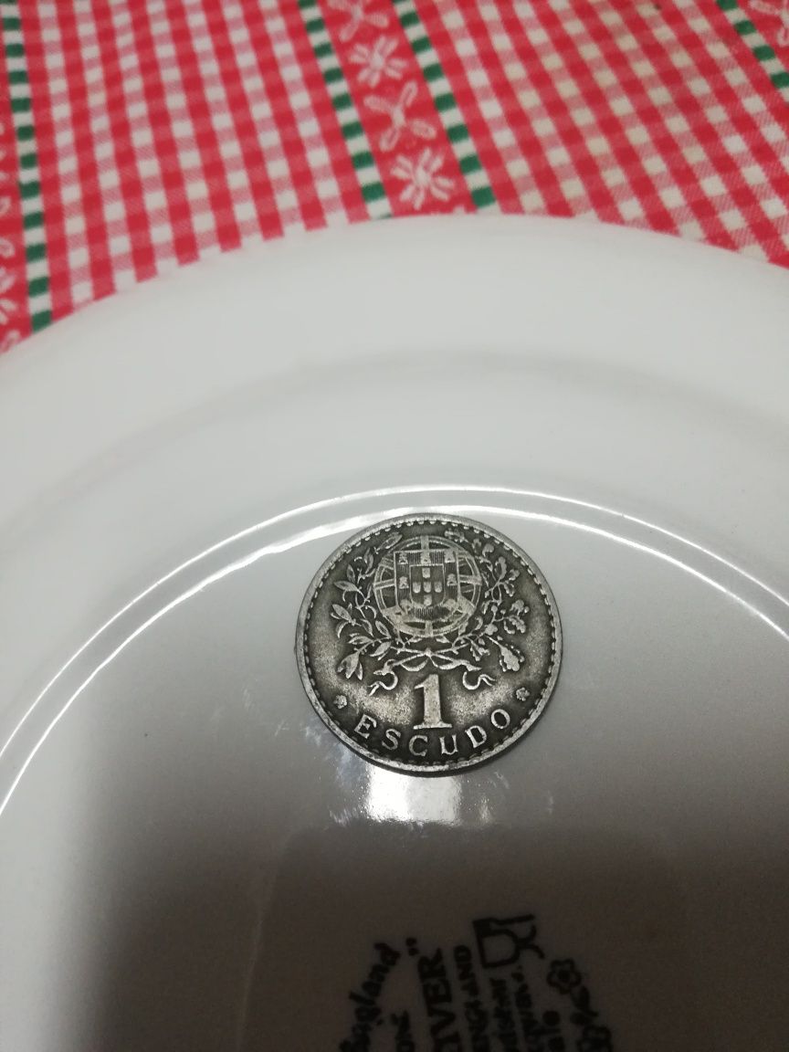 Vendo moedas antigas. Tenho com data mais antiga.