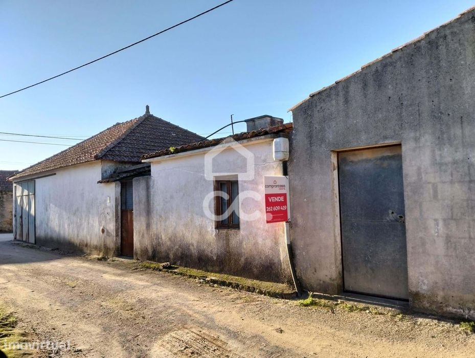 Oportunidade!! Moradia T3 + Armazém à venda em Usseira, para recuperar
