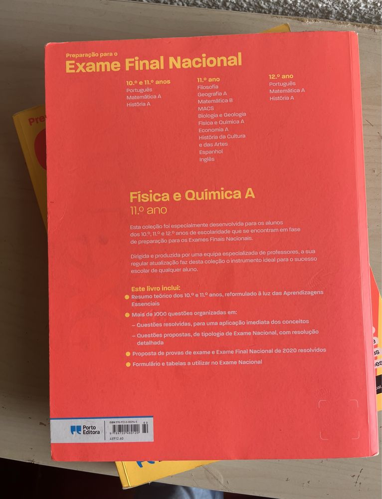 Livro de preparação para exame fisica e quimica A