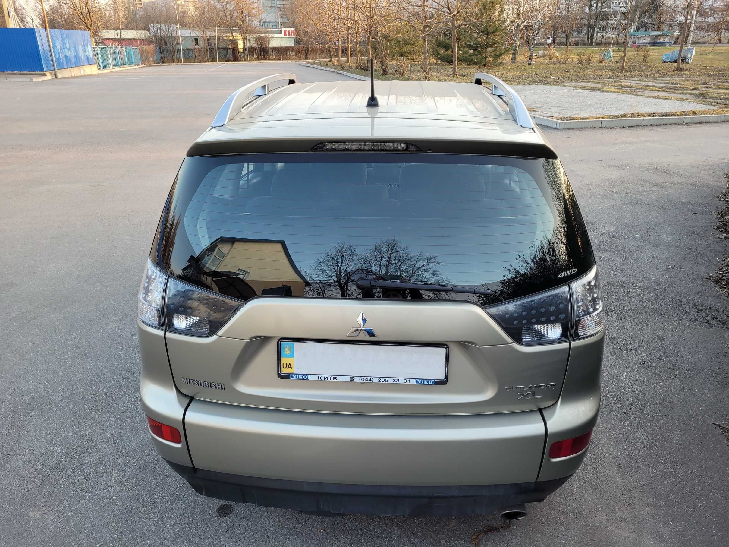 Mitsubishi Outlander XL, 2,4л, механика, 2008, 1 хозяин, пробег 60400