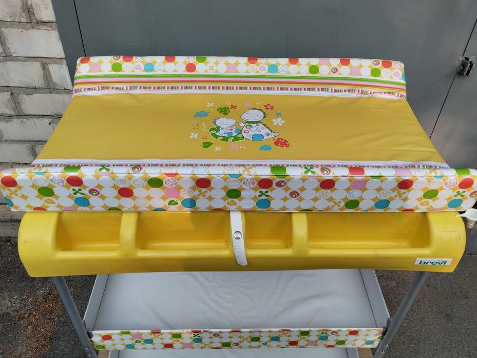 Пеленальный столик+ванночка+полки для вещей Brevi