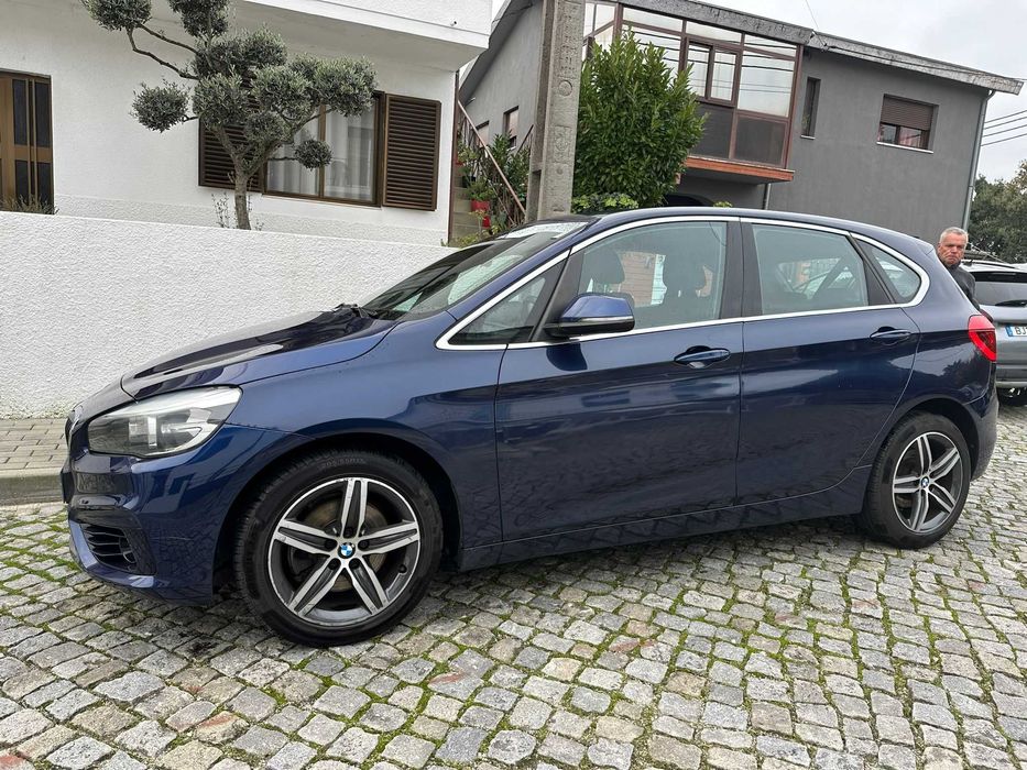 BMW Série 2 218i 1.5, caixa automática sport line