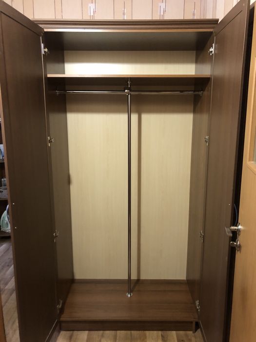 Продам шафу двухдверну