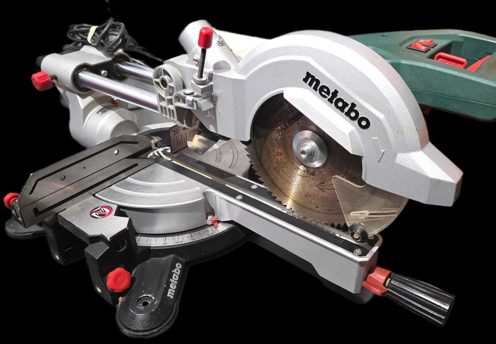 Ukośnica Piła Ukośna Metabo KGS 216 M