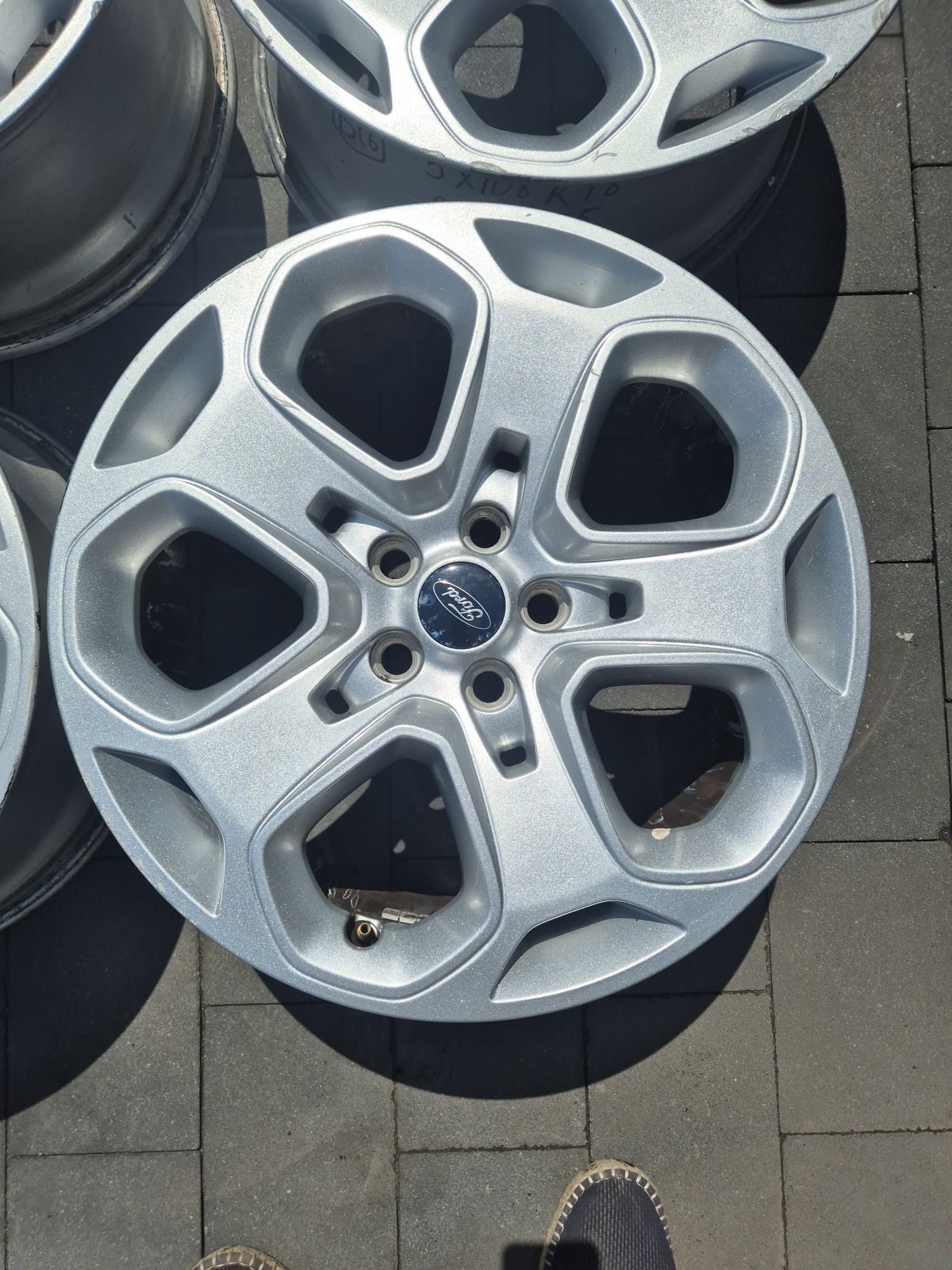 Felgi aluminiowe ford 5x108 r18 8j et55 otwor 63,4 B16