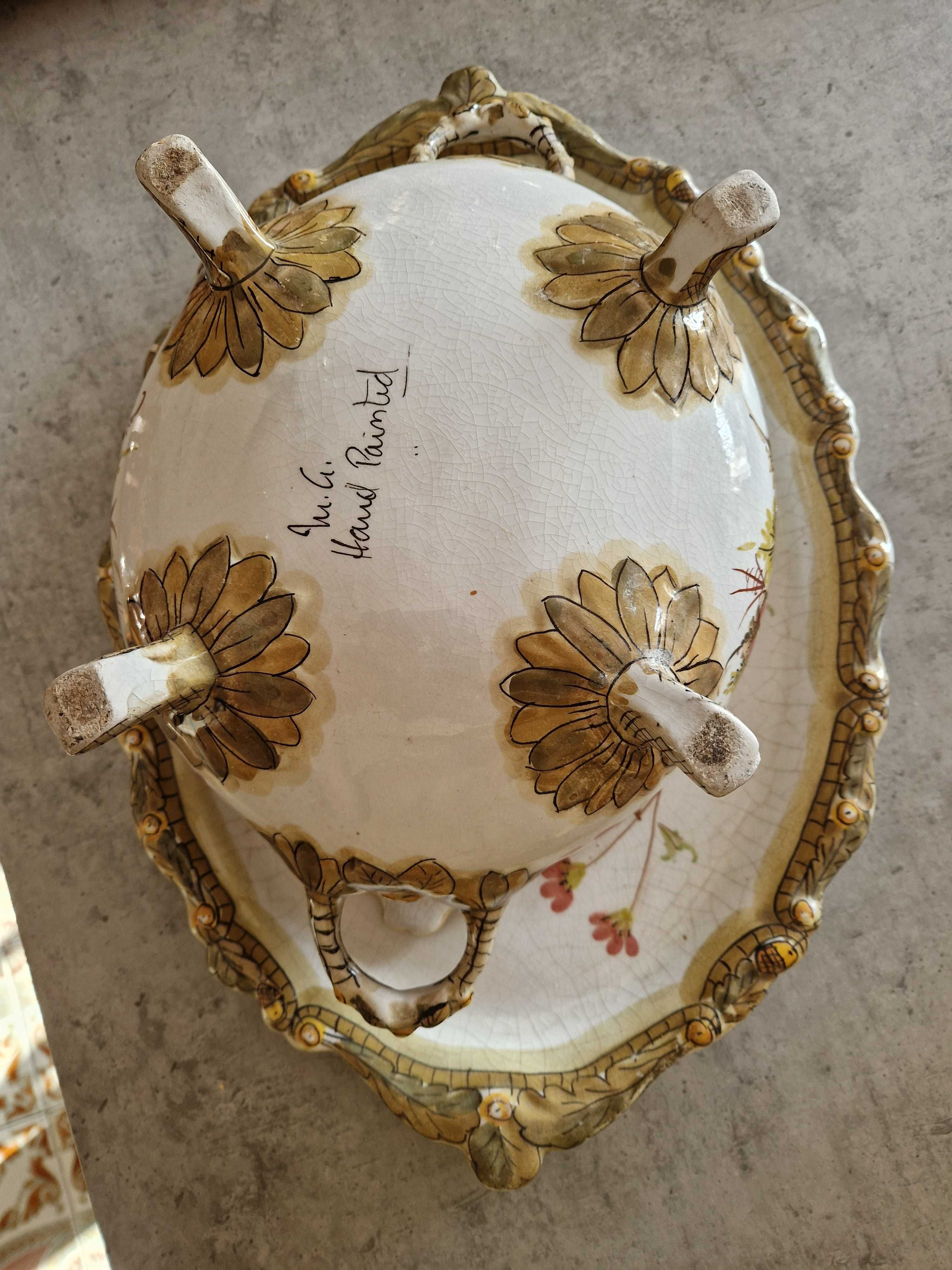 Terrina e prato vintage em faiança com assinatura